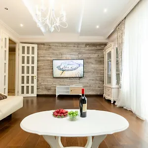 Апартаменты Fabulous On Rustaveli Avenue, Тбилиси