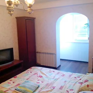 https://beautiful-and-comfortable-2-rooms-apartment.hotels-of-kiev.com